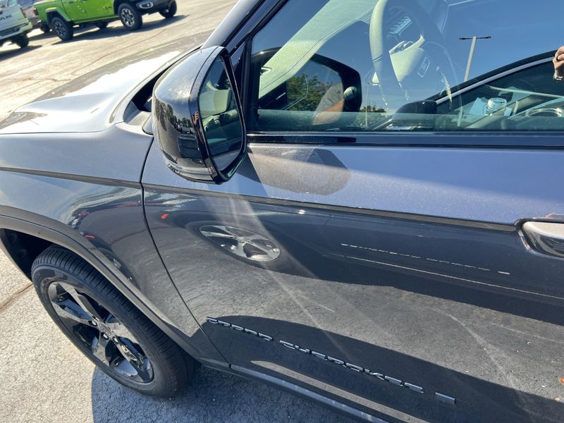 New 2025 Jeep Grand Cherokee L Limited 4x4Image 12