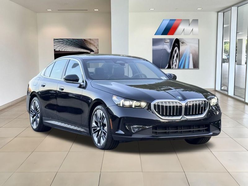 2025 BMW i5 xDrive40Image 2