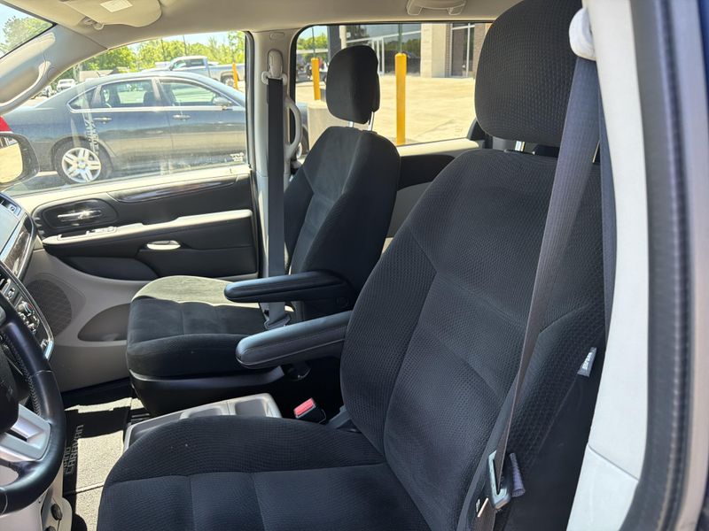 Used 2016 Dodge Grand Caravan SEImage 32
