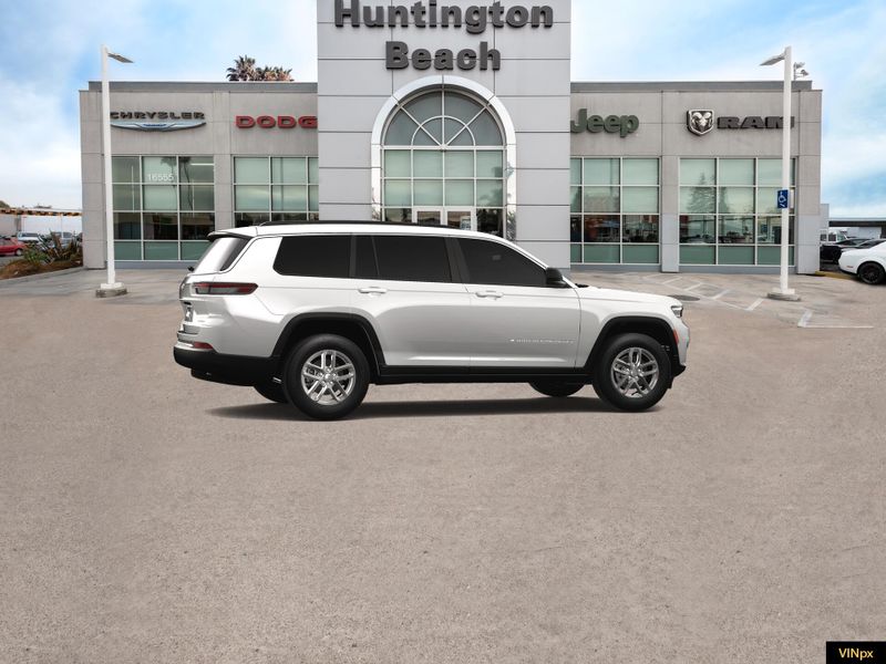 2025 Jeep Grand Cherokee L Laredo 4x2Image 15