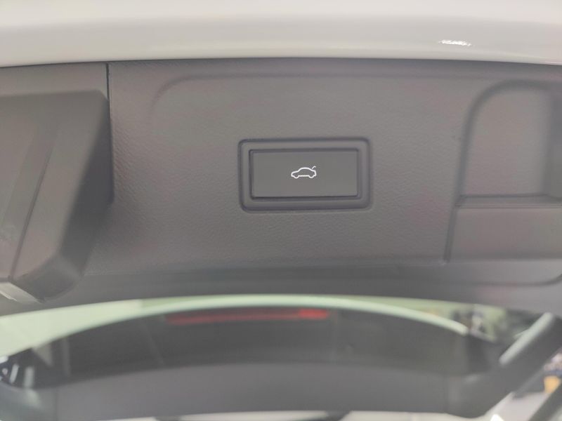 Used 2025 Volkswagen Atlas SE AWD w/TechnologyImage 12