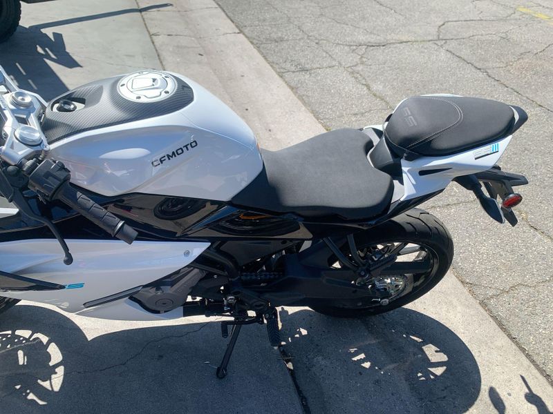 New 2025 CFMOTO 300SS Image 16