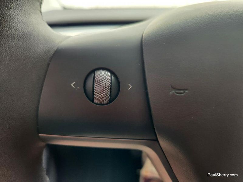 2024 Tesla Model Y Long RangeImage 38