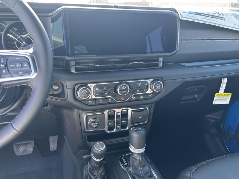 New 2026 Jeep Wrangler 4-door SaharaImage 33