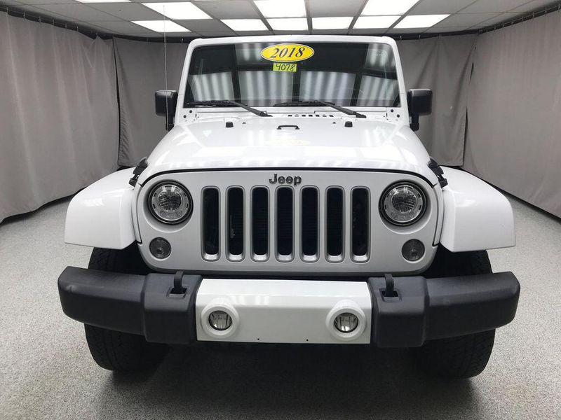 Used 2018 Jeep Wrangler JK Unlimited SaharaImage 18
