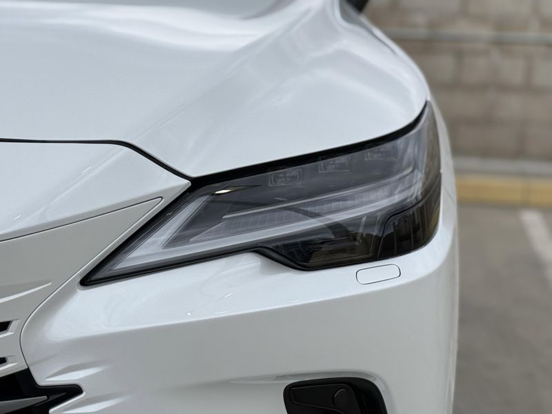 2025 Lexus RX Image 8