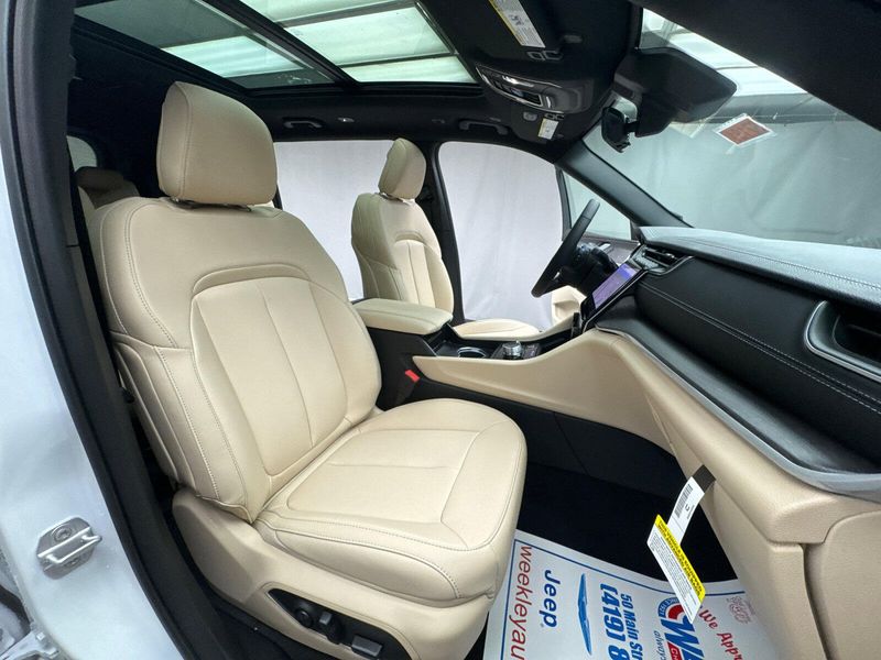 2025 Jeep Grand Cherokee L Limited 4x4Image 25