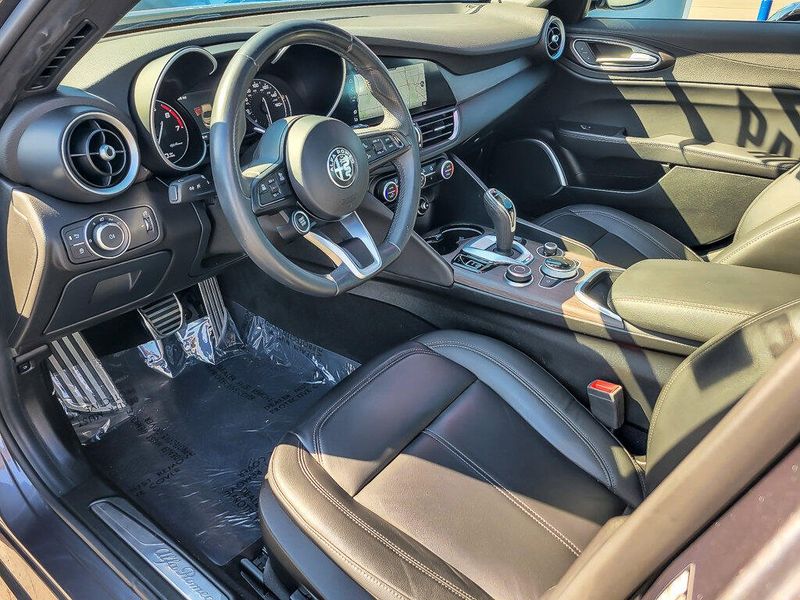 2022 Alfa Romeo Giulia Ti photo 11