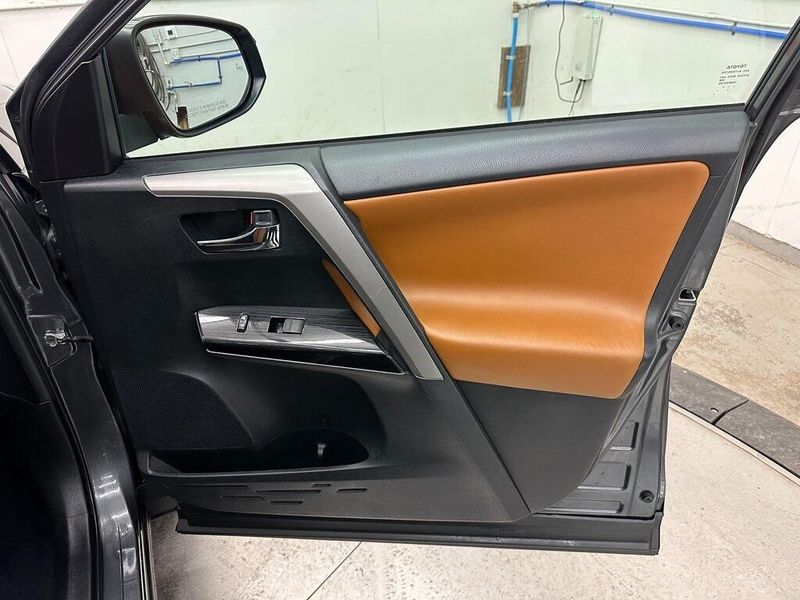 2018 Toyota RAV4 LimitedImage 31