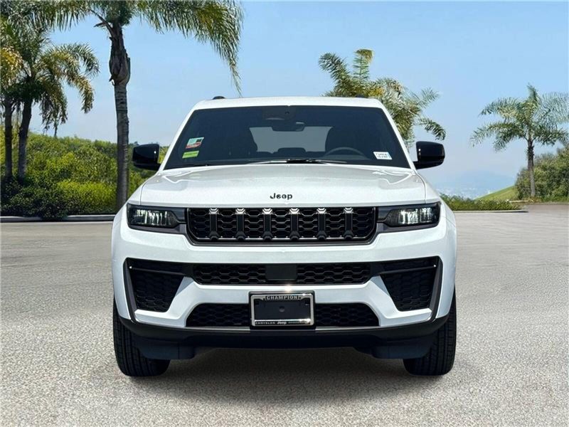 New 2026 Jeep Grand Cherokee Laredo Altitude 4x2