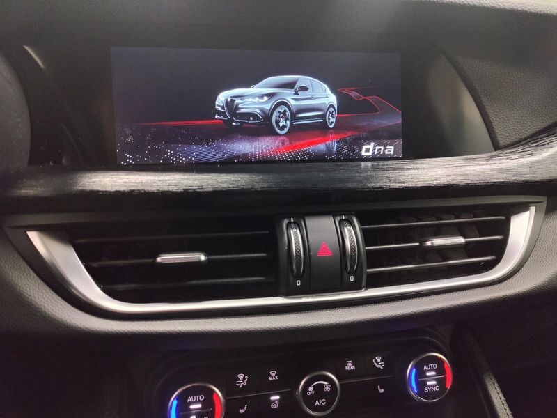 Used 2024 Alfa Romeo Stelvio Sprint AWD w/Sunroof/Nav/Wheel PkgImage 27
