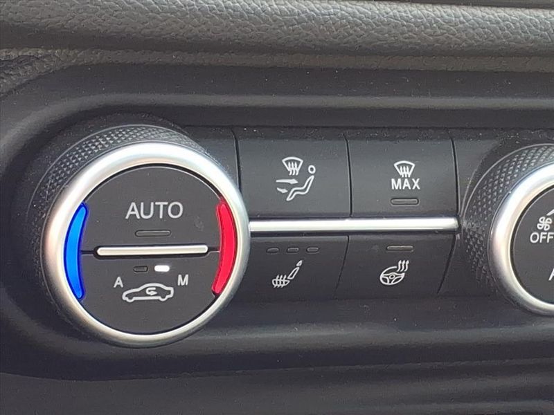 Used 2022 Alfa Romeo Giulia TiImage 22