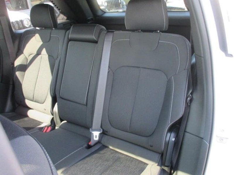 2025 Jeep Grand Cherokee Laredo X 4x4Image 24