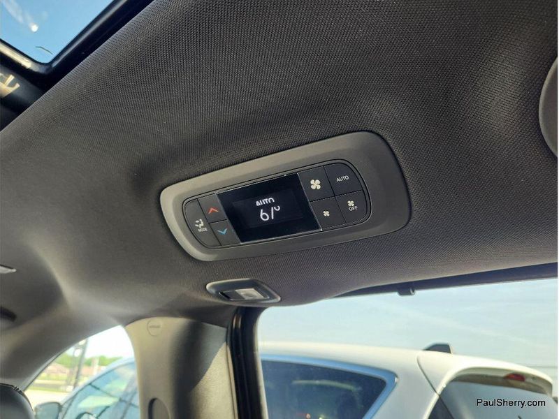 New 2027 Chrysler Pacifica Select
