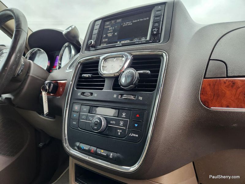 Used 2014 Chrysler Town & Country Touring