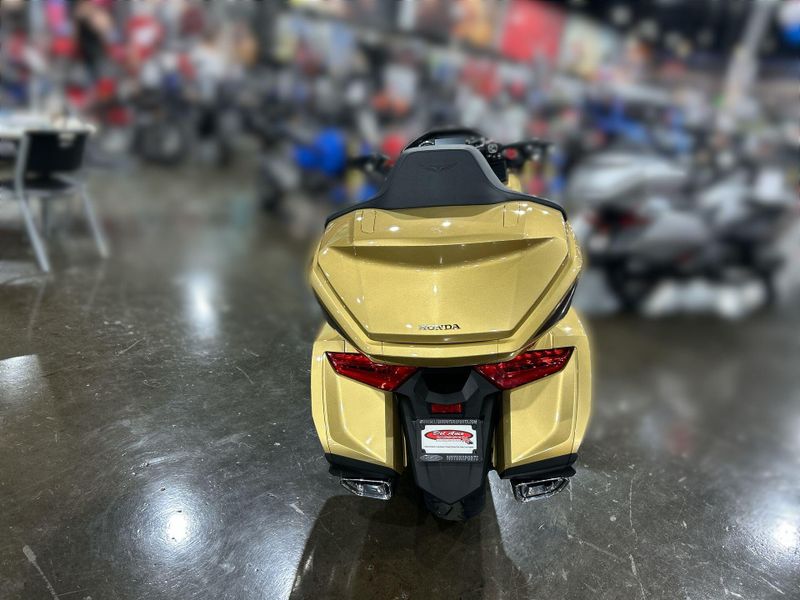 2025 Honda GOLDWING TOUR DCT Image 12
