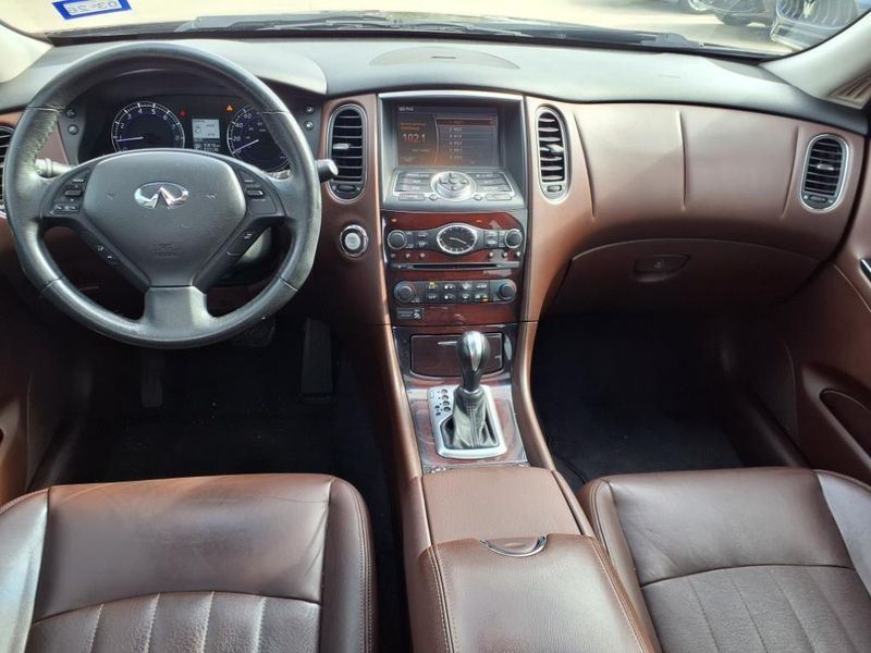 2017 INFINITI QX50 BaseImage 19