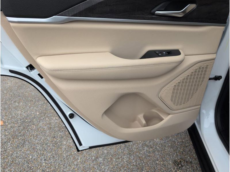 New 2025 Jeep Grand Cherokee Limited 4x2Image 31