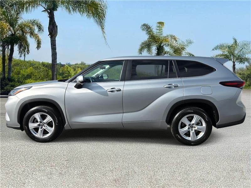 Used 2024 Toyota Highlander LE FWD (Natl)