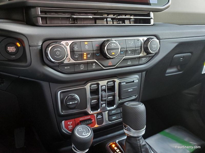 New 2026 Jeep Gladiator Mojave 4x4