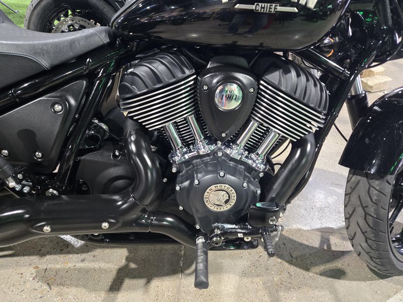 USED 2024 INDIAN MOTORCYCLE CHIEF BLACK METALLIC 49ST BASE Image 8