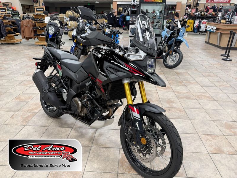 New 2025 Suzuki V-STROM 1050DE Image 1