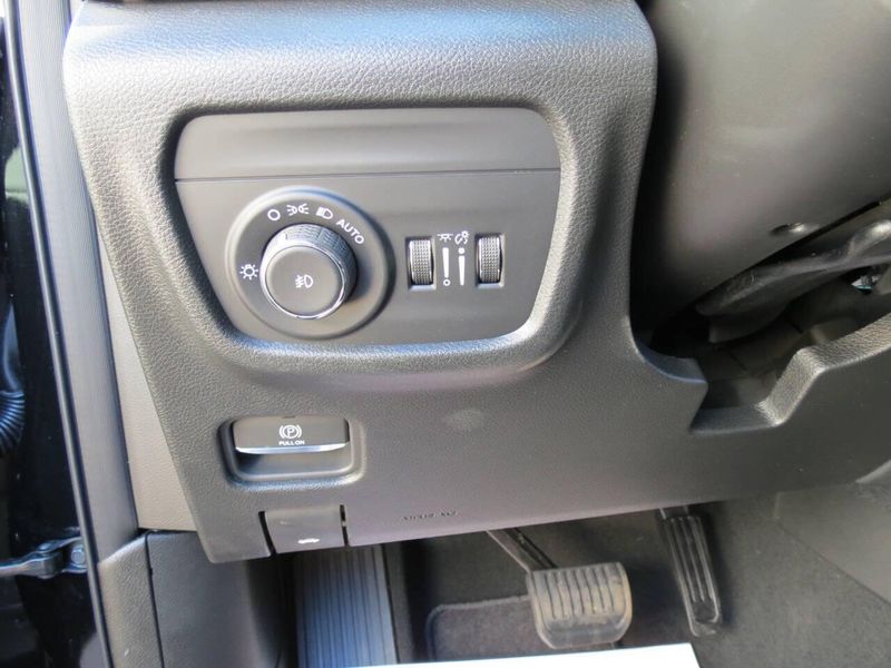 2025 Jeep Grand Cherokee L Limited 4x4Image 12