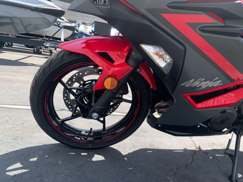 Used 2025 Kawasaki Ninja 500 ABS Image 16
