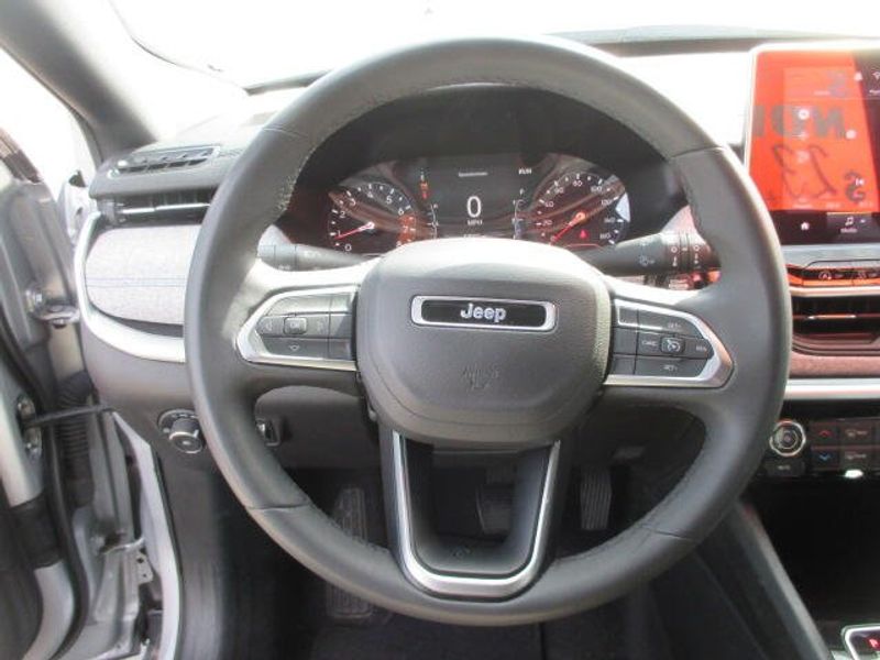 Used 2024 Jeep Compass LatitudeImage 19