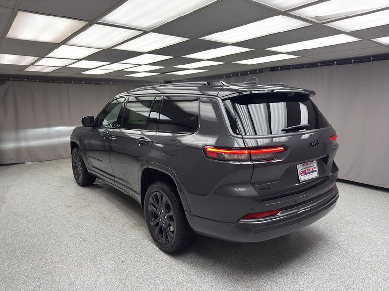 New 2026 Jeep Grand Cherokee L Limited Reserve 4x4Image 2