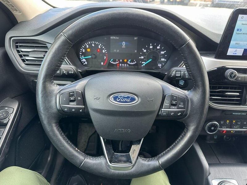 2020 Ford Escape SELImage 2