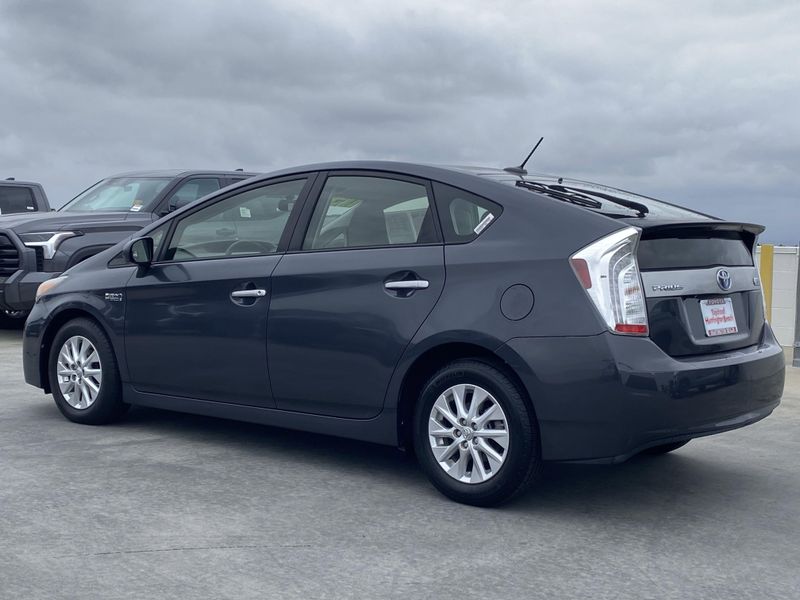 2014 Toyota Prius Plug-In BaseImage 6