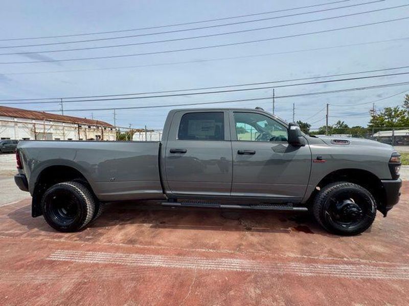 New 2027 RAM 3500 TradesmanImage 4