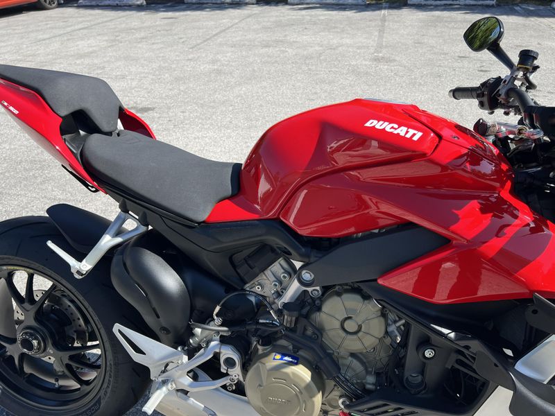 2022 Ducati Streetfighter V4 S 
