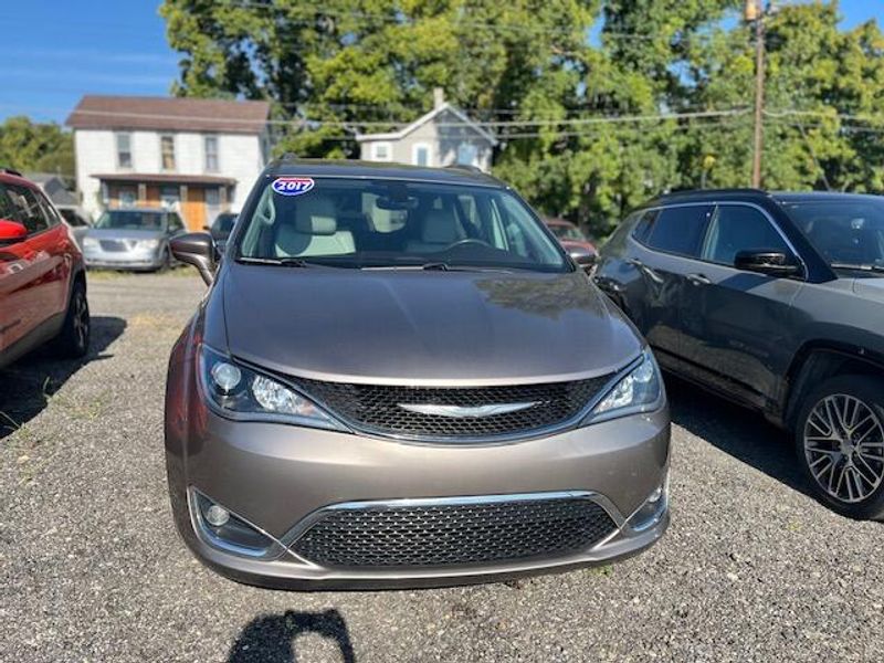 Used 2017 Chrysler Pacifica Image 6