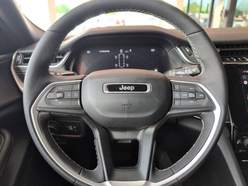 2024 Jeep Grand Cherokee L Altitude X 4x4Image 20