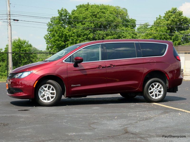 Used 2023 Chrysler Voyager LXImage 33
