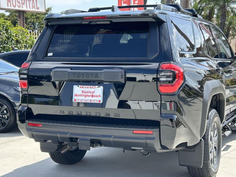 New 2025 Toyota 4Runner SR5Image 4
