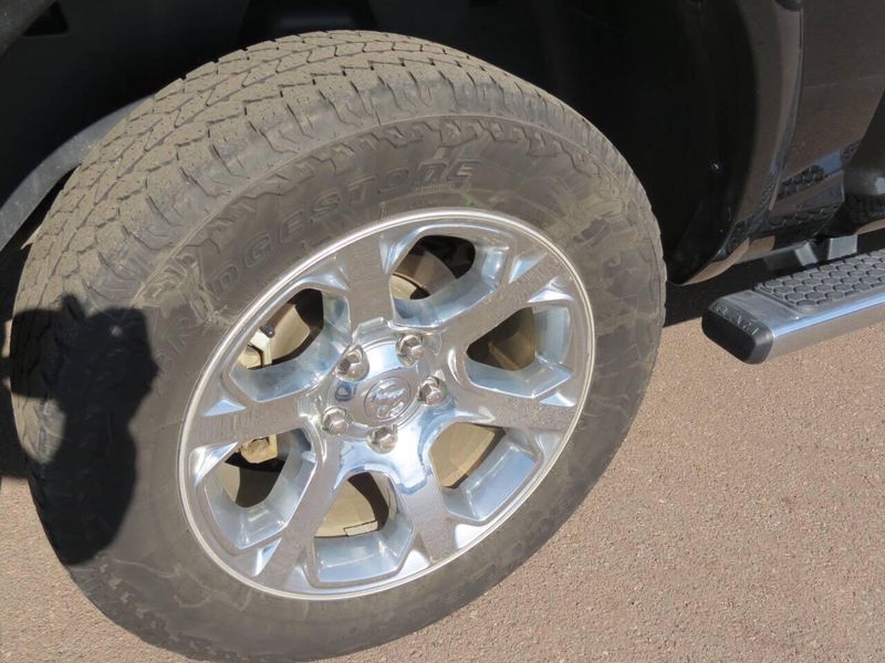 Used 2017 RAM 1500 Laramie 4x4 4dr Crew Cab 5.5 ft. SB PickupImage 7