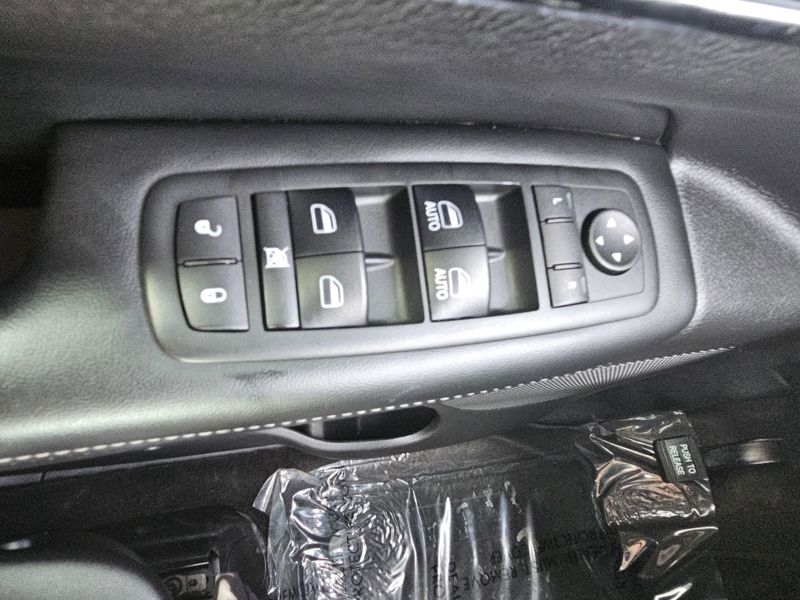 Used 2017 Jeep Grand Cherokee LimitedImage 17