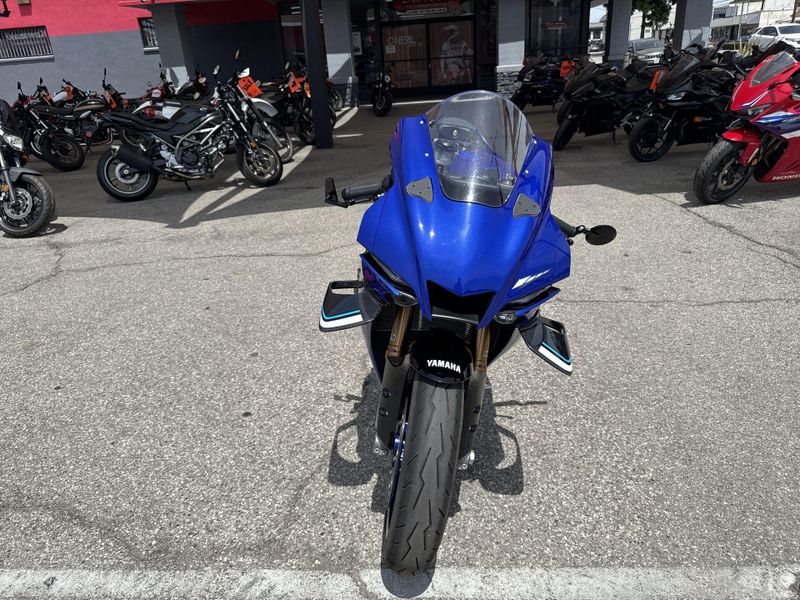 Used 2025 Yamaha YZF-R1 Image 11