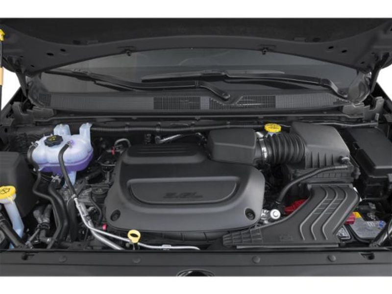 Used 2025 Chrysler Pacifica Select