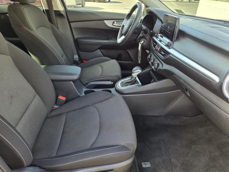 2022 Kia Forte LXS photo 27