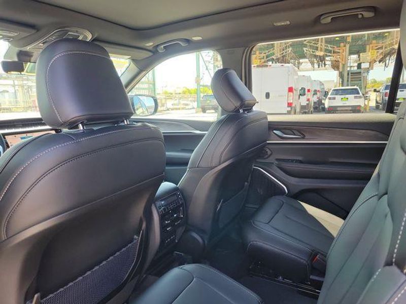 New 2026 Jeep Grand Cherokee L Limited 4x2