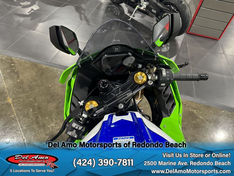 2024 Kawasaki ZX1002LRFBL-GN2  in a LIME GREEN/PEARL CRYSTAL WHITE/BLUE exterior color. Del Amo Motorsports of Redondo Beach (424) 304-1660 delamomotorsports.com 