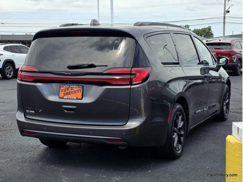 Used 2021 Chrysler Pacifica Touring L S