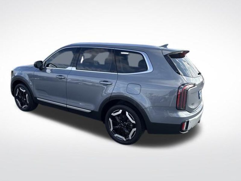 2024 Kia Telluride EX photo 3