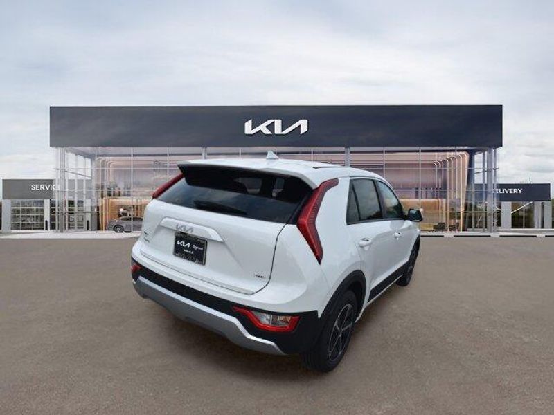 New 2026 Kia Niro LXImage 4