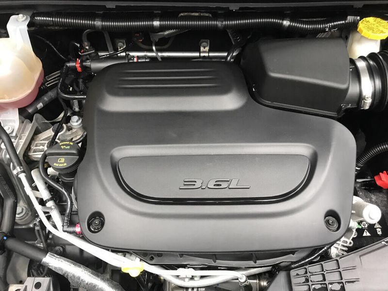 Used 2023 Chrysler Pacifica Touring LImage 24