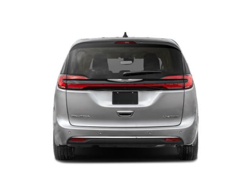 2024 Chrysler Pacifica Pinnacle photo 5